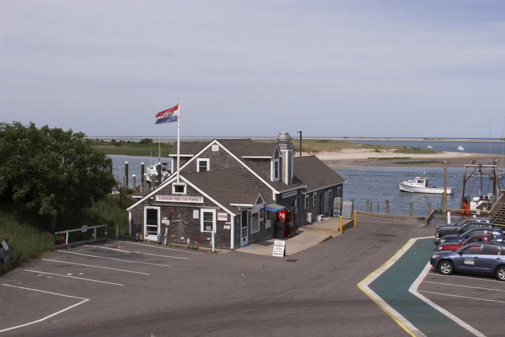 Old Harbor Inn Chatham Exteriör bild